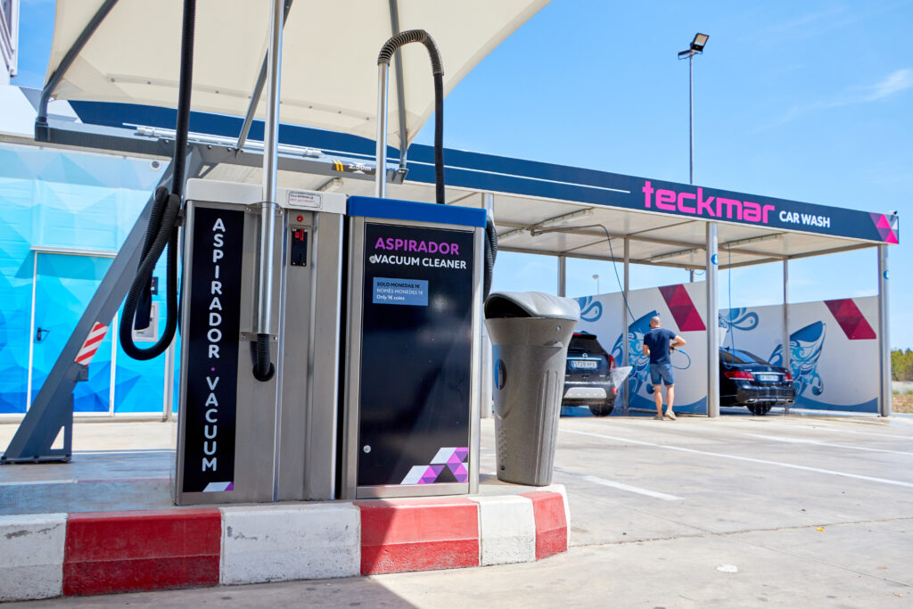 Surtidor en la gasolinera de Dénia y Ondara