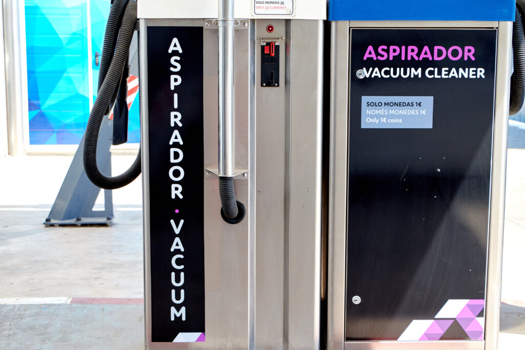 Aspirador para vehículos en la gasolinera de Dénia y Ondara