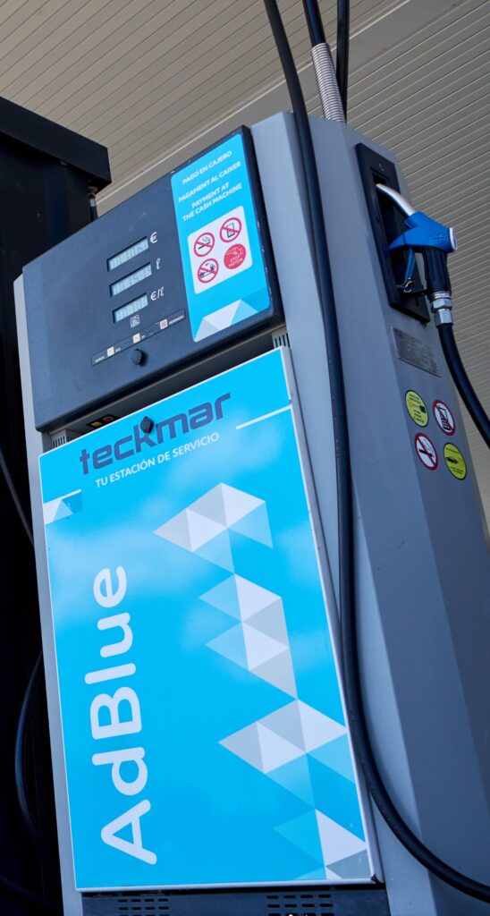 Surtidor Adblue en la gasolinera de Dénia y Ondara
